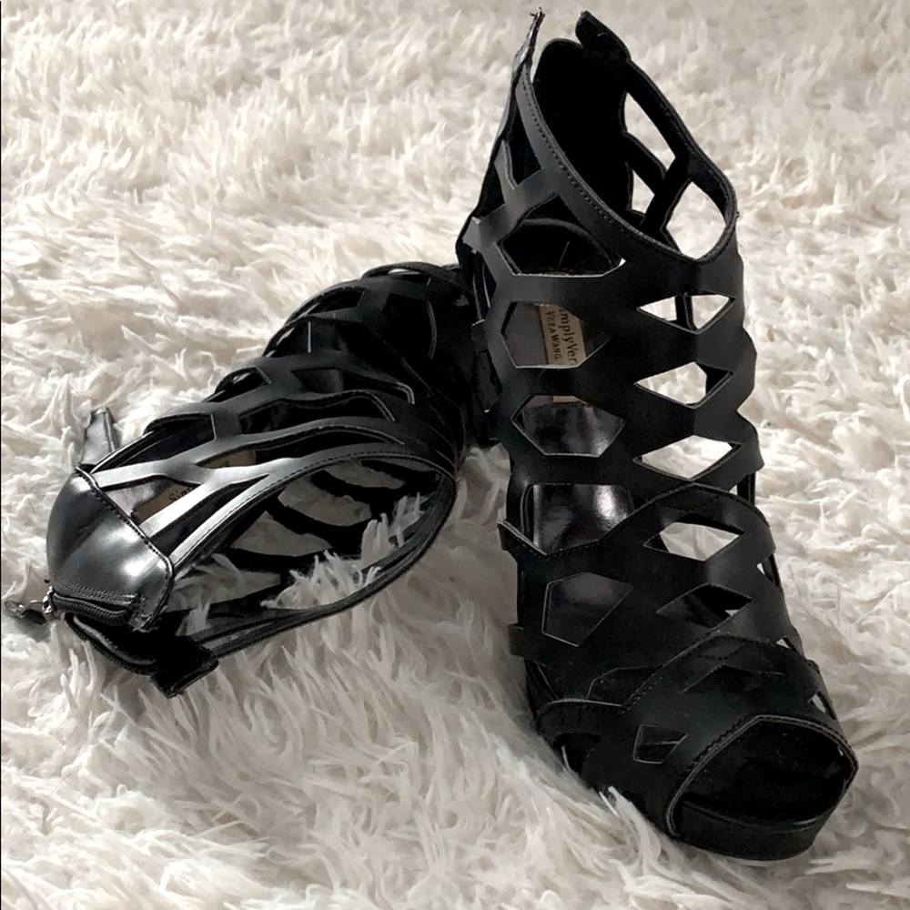 Vera wang ✨ black leather heels